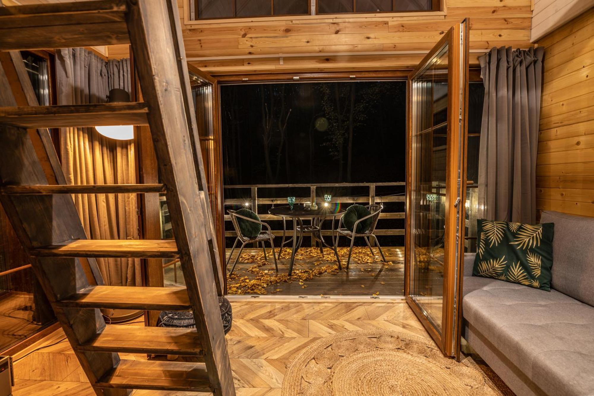 Na Skraju Lasu Na Drzewie & Glamping Apartamento